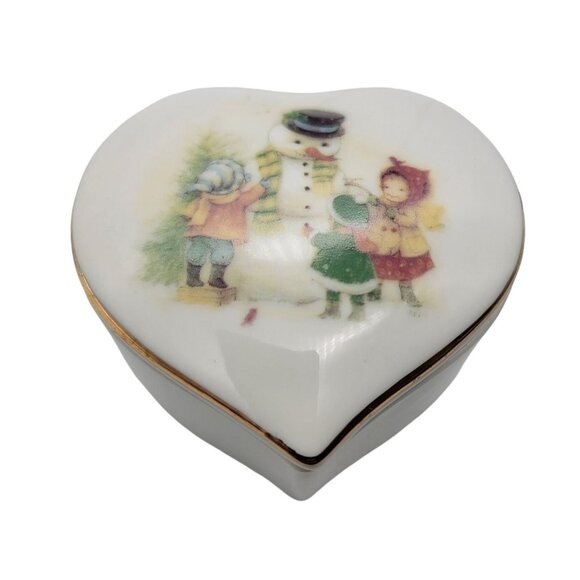 Christmas keepsake Gretchen Designer Collection Genuine Porcelain Trinket Box - Picture 1 of 6